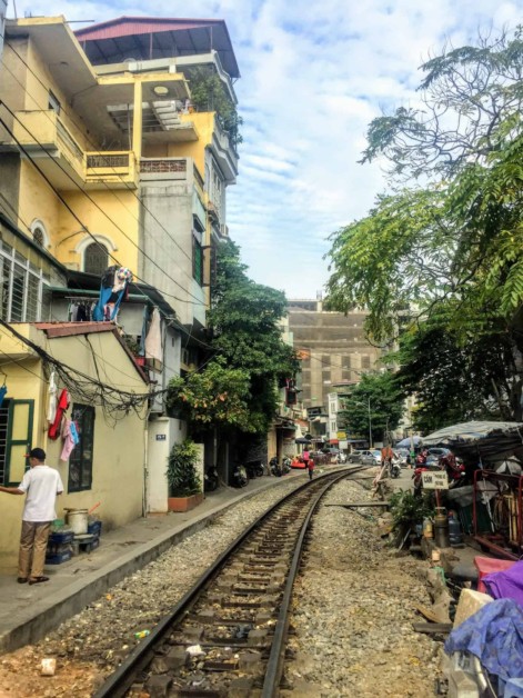 vietnam-train-tracks